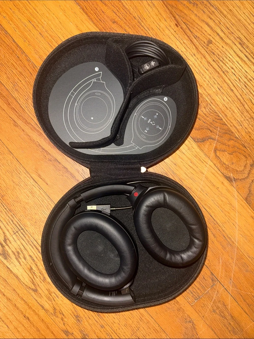Sony XM4 headphones w/case+charger, excellent condition
